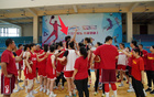 女籃體能訓(xùn)練，張子宇缺席，李夢王思雨態(tài)度端正。