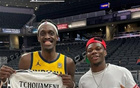 看NBA東決，瓊阿梅尼與西亞卡姆互換球衣