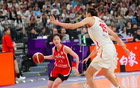 中國(guó)女籃敗北，張子宇17+9難救局！全隊(duì)情緒低落。